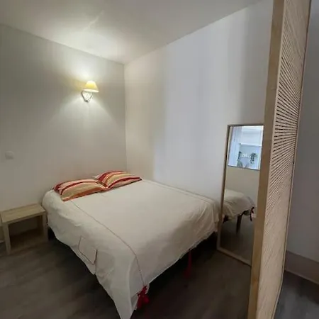 Centre - De Charme Avec Parking Apartment