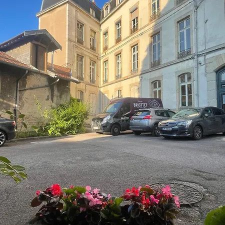 Centre - De Charme Avec Parking Apartment *