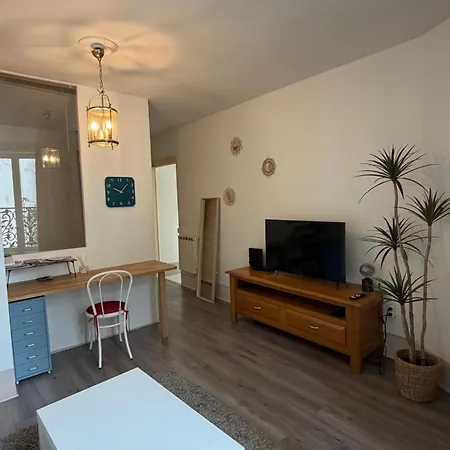 Centre - De Charme Avec Parking Apartment