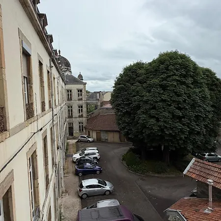 Centre - De Charme Avec Parking Apartment