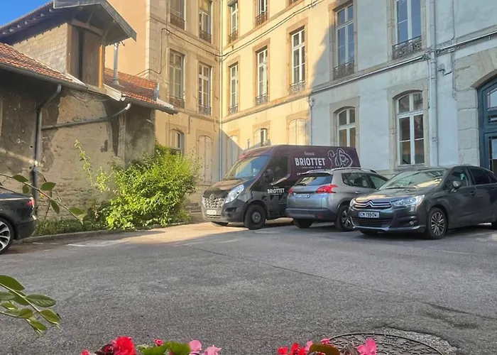 - Centre Apartment *